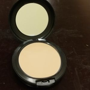 Mac studio fix powder